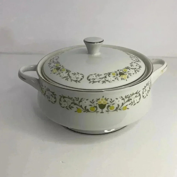 Sterling Fine China Japan Florentine Soup Tureen Covered Vegetable‎ Dish Vintage - Picture 1 of 6